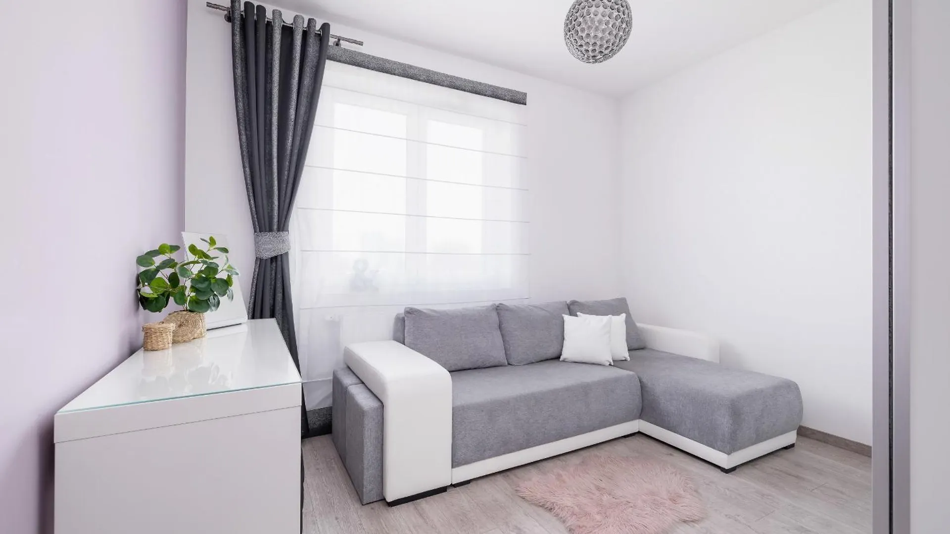 Cracow Pradnik Spacious & Family Apartment With 3 Bedroom By Renters Prestige location