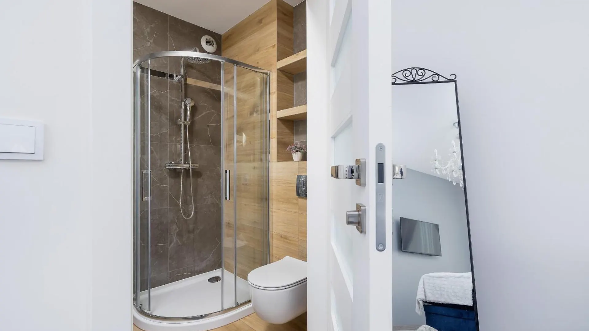 Cracow Pradnik Spacious & Family Apartment With 3 Bedroom By Renters Prestige Krakow Poland