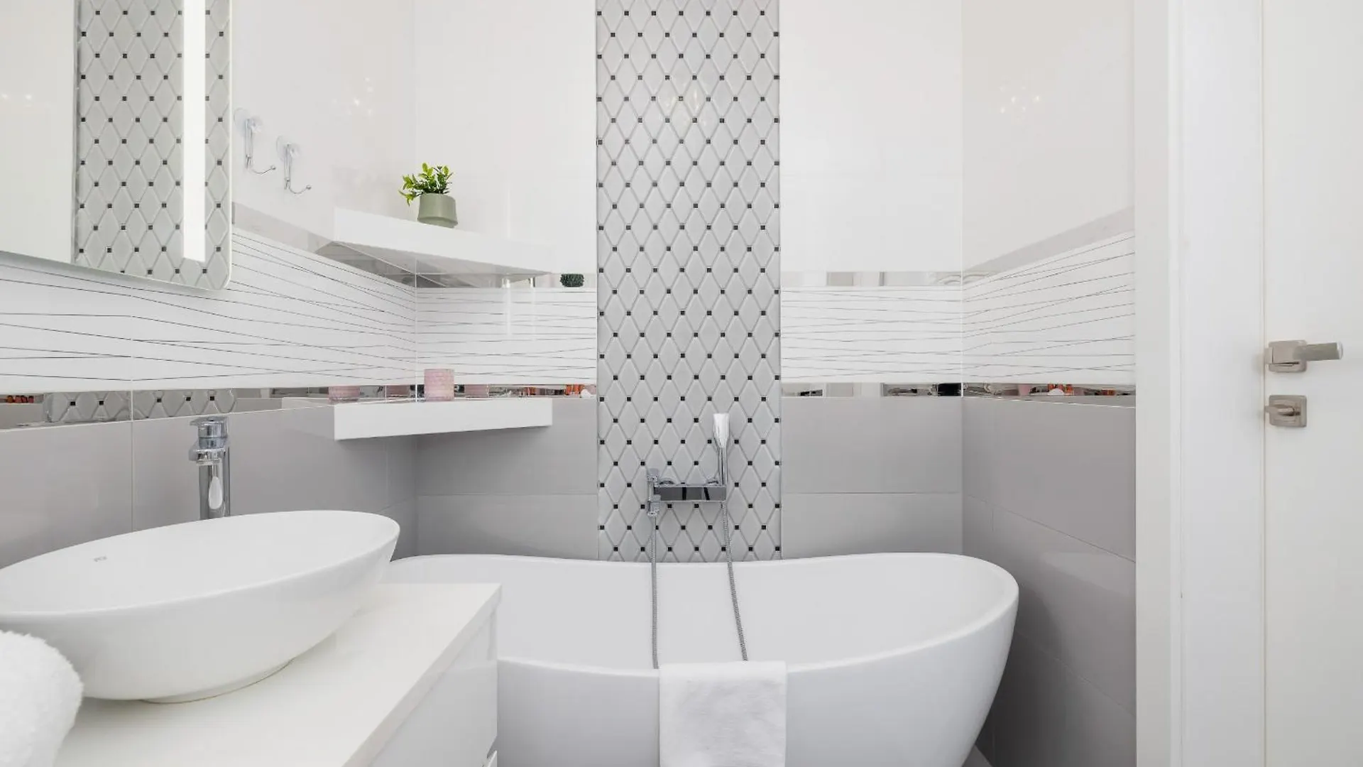 Cracow Pradnik Spacious & Family Apartment With 3 Bedroom By Renters Prestige Krakow 0*,  Poland