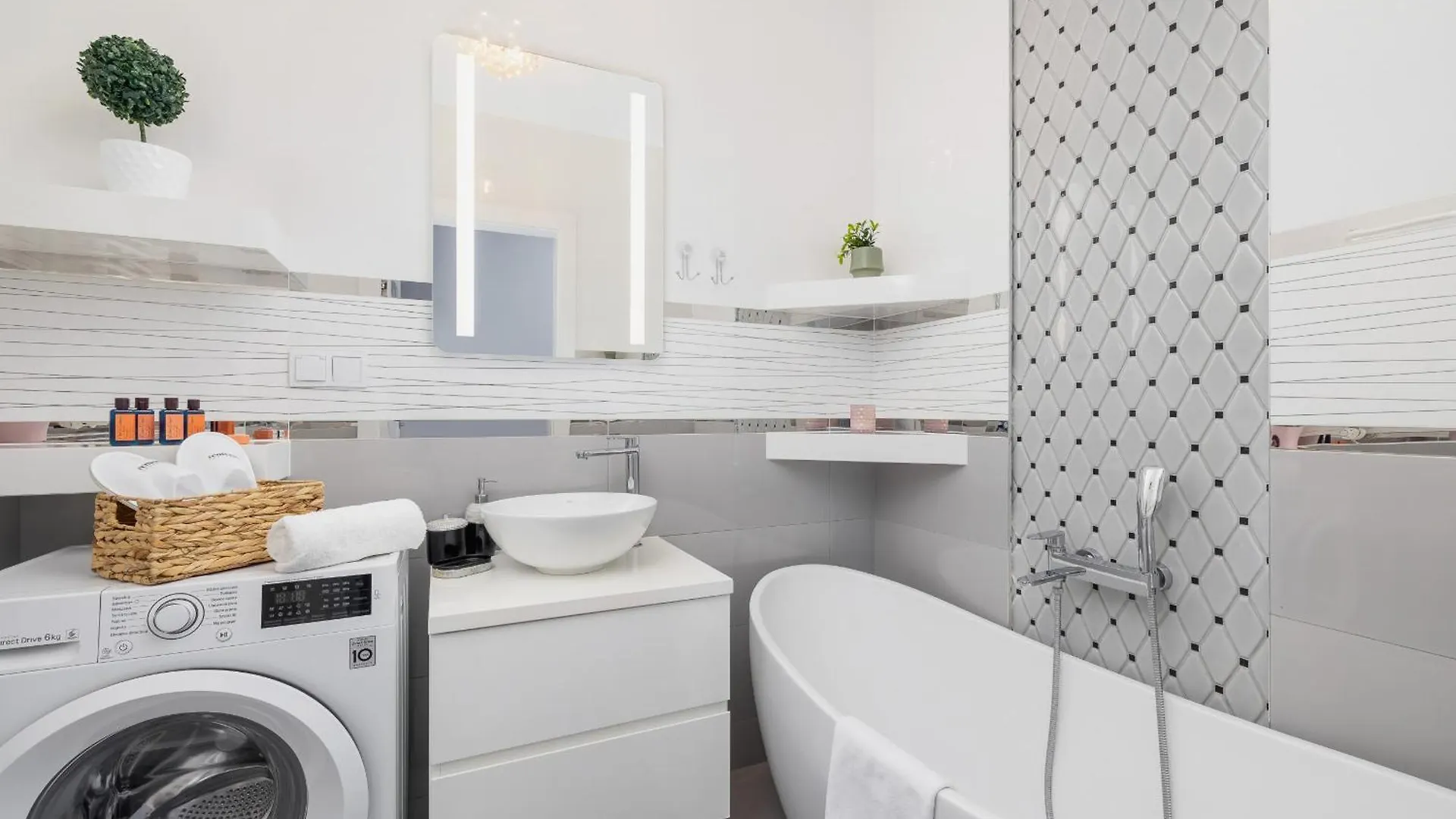 Cracow Pradnik Spacious & Family Apartment With 3 Bedroom By Renters Prestige Krakow
