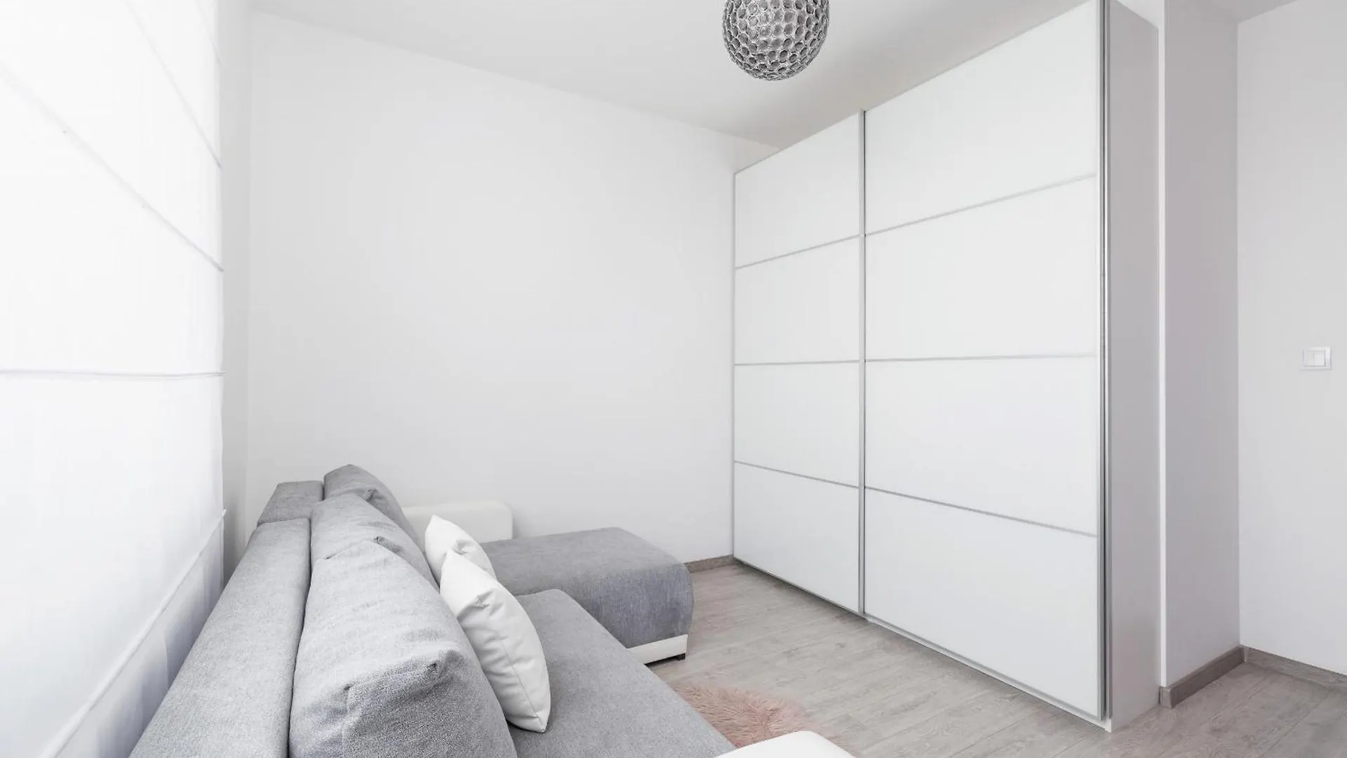 Cracow Pradnik Spacious & Family Apartment With 3 Bedroom By Renters Prestige Krakow 0*,  Poland