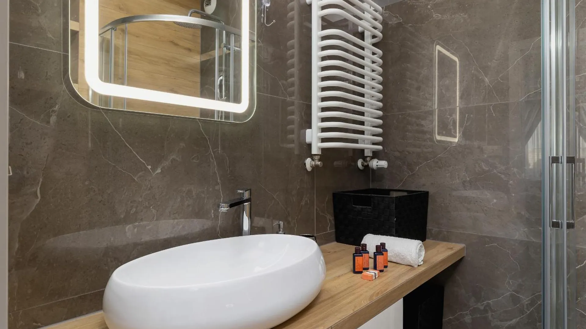 Cracow Pradnik Spacious & Family Apartment With 3 Bedroom By Renters Prestige Krakow