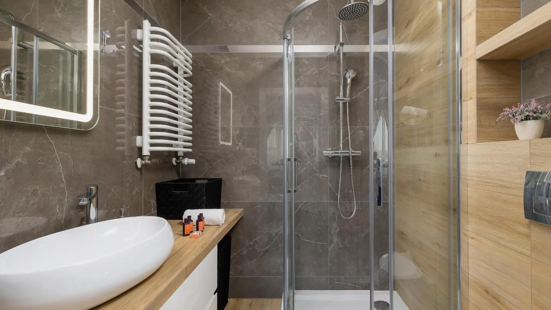Cracow Pradnik Spacious & Family Apartment With 3 Bedroom By Renters Prestige Krakow Poland