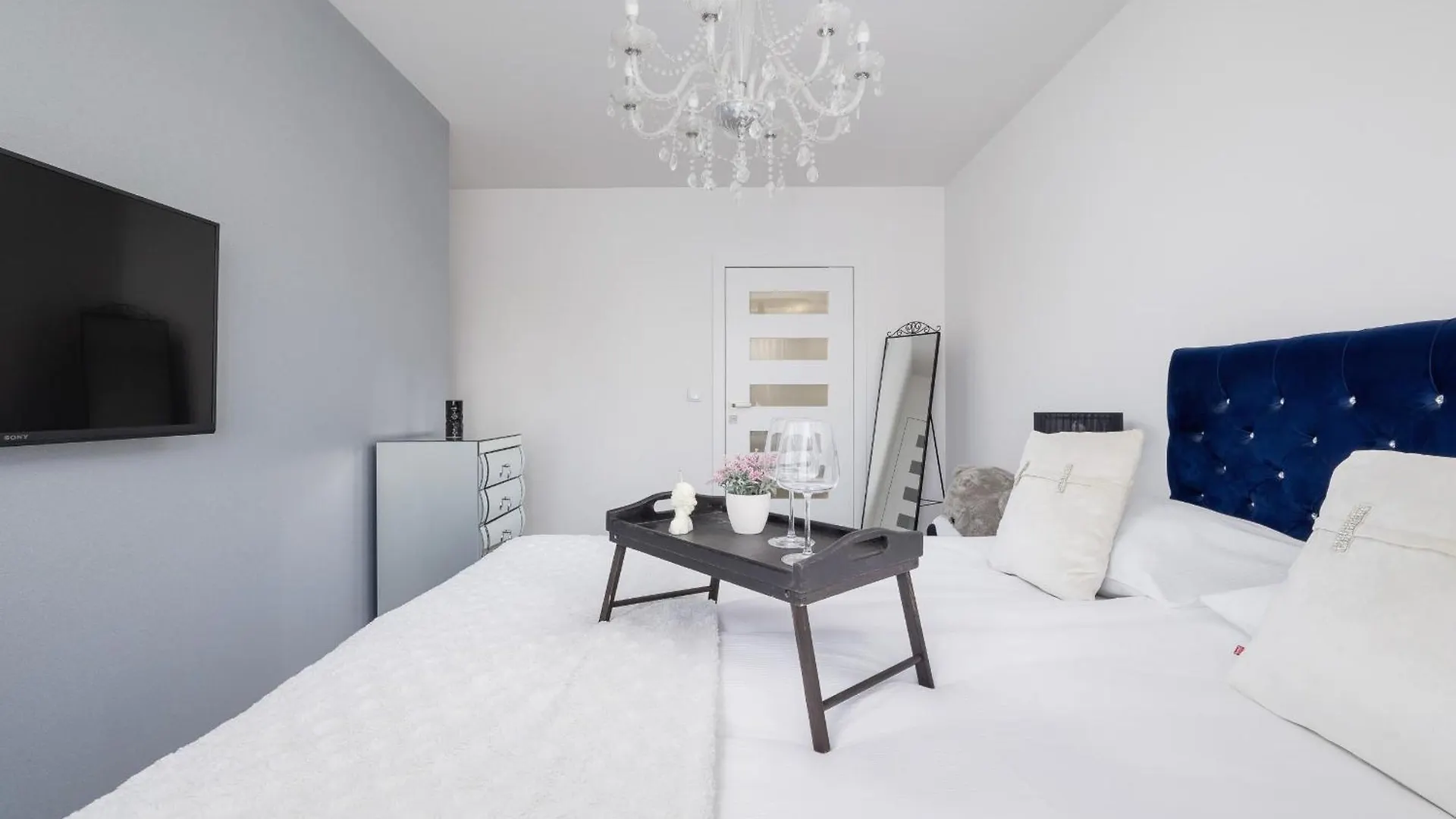 Cracow Pradnik Spacious & Family Apartment With 3 Bedroom By Renters Prestige Krakow