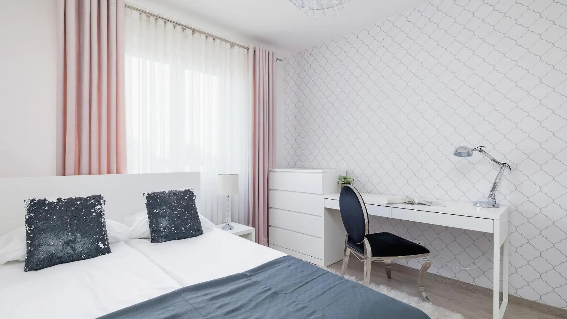 Cracow Pradnik Spacious & Family Apartment With 3 Bedroom By Renters Prestige Krakow