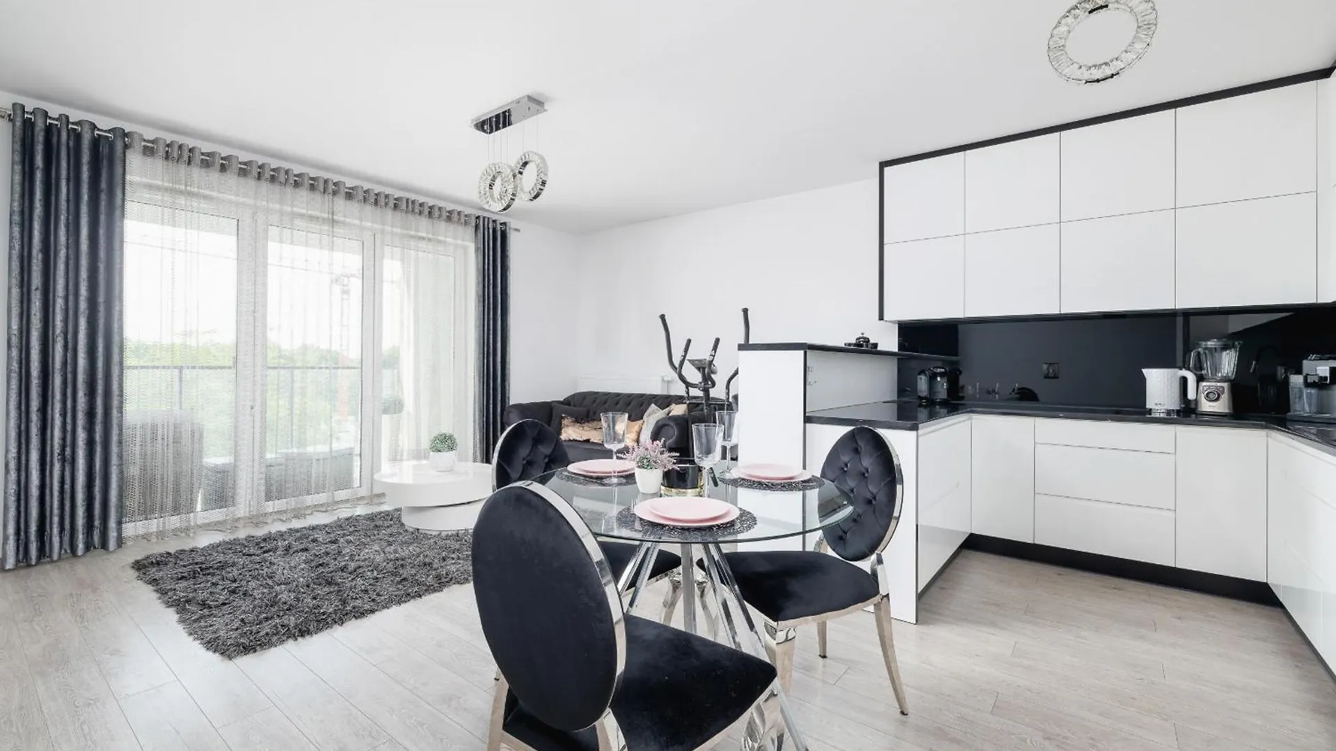 Cracow Pradnik Spacious & Family Apartment With 3 Bedroom By Renters Prestige Krakow