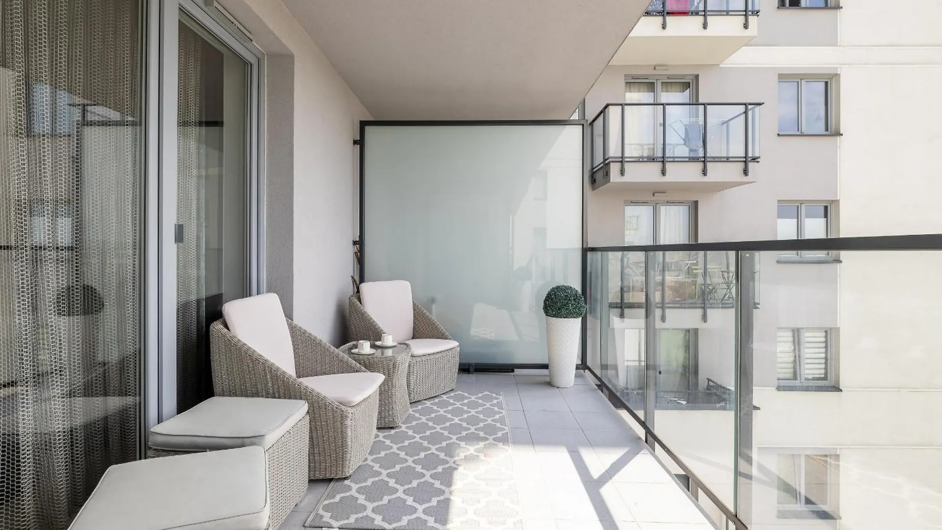Cracow Pradnik Spacious & Family Apartment With 3 Bedroom By Renters Prestige Krakow