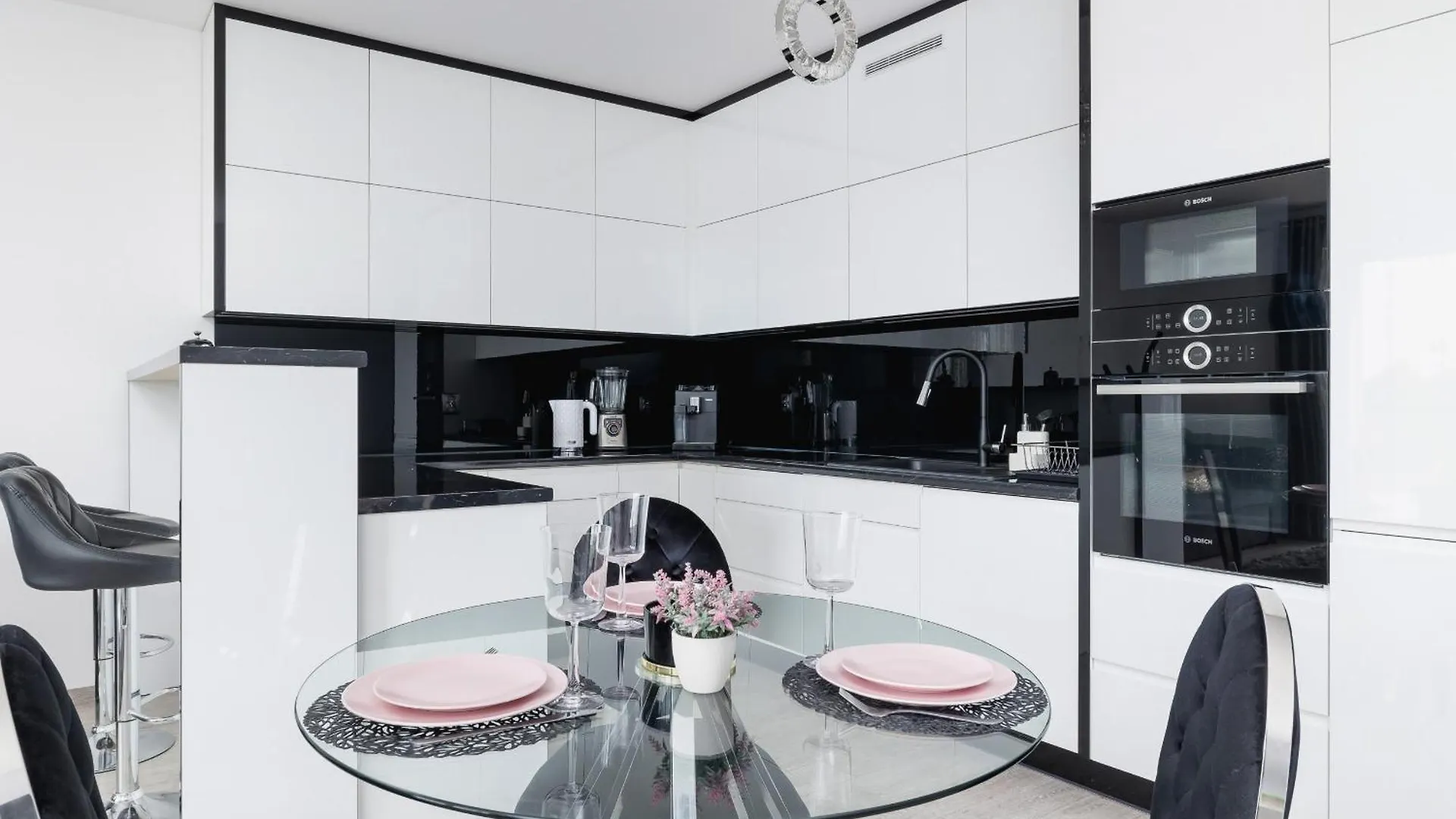 Cracow Pradnik Spacious & Family Apartment With 3 Bedroom By Renters Prestige Krakow