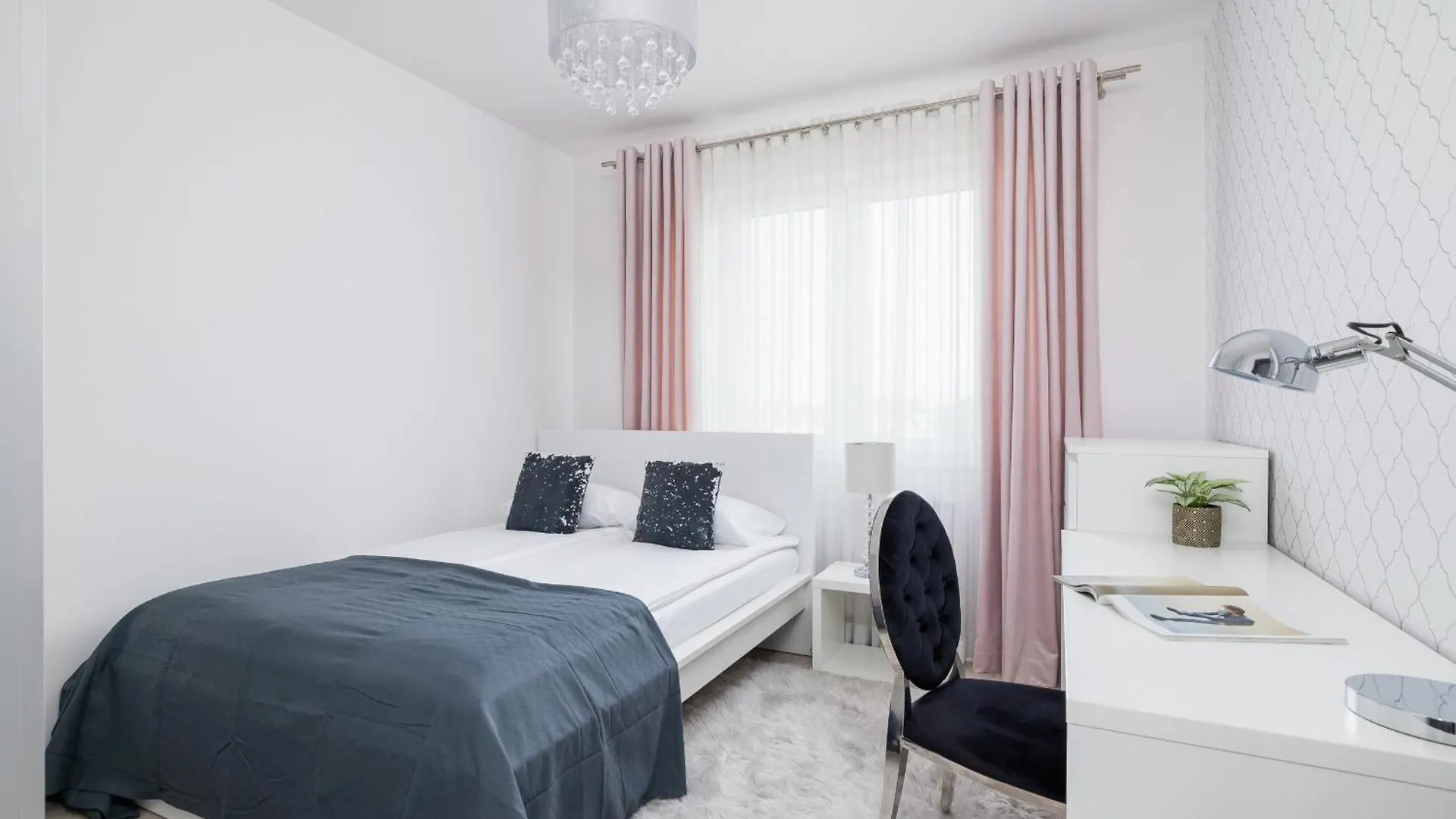 Cracow Pradnik Spacious & Family Apartment With 3 Bedroom By Renters Prestige Krakow Poland